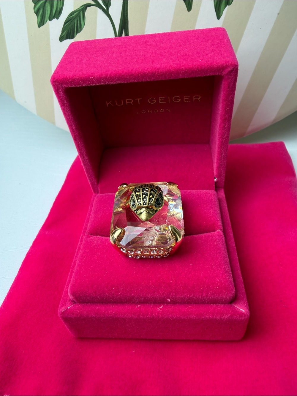 Kurt Geiger London Eagle Crystal Ring Gold Statement Ring Size 9 NWT - Picture 5 of 5